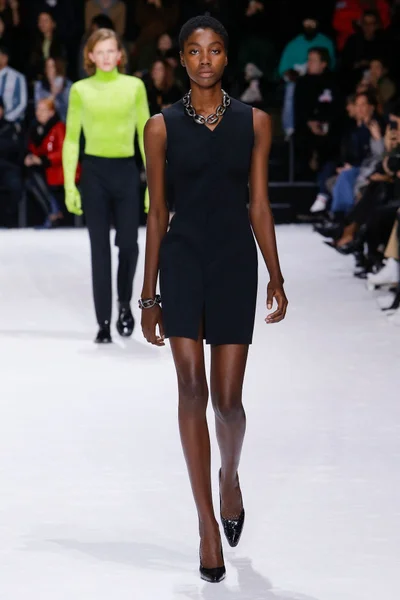 Look 3